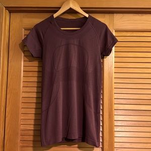 Lululemon Swiftly Size 10 short sleeve like new condition see pictures.